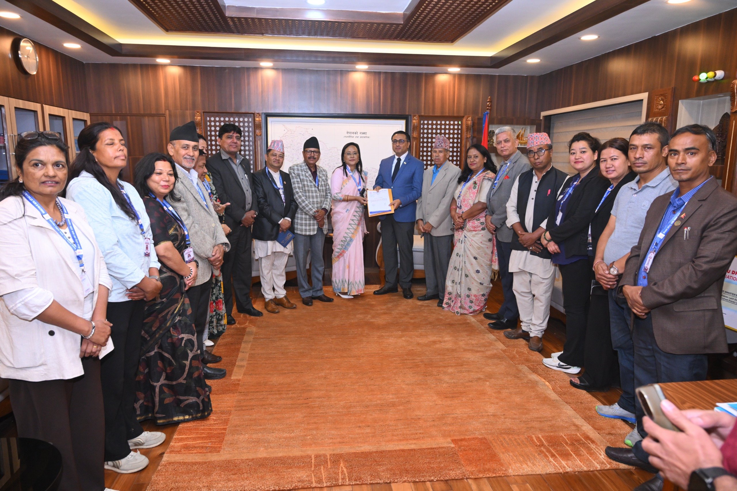 एमएसएमईको विकासका लागि नीतिगत सुधार माग्दै घरेलु तथा साना उद्योग महासंघले भेट्यो कार्यवाहक प्रधानमन्त्री वाग्ले