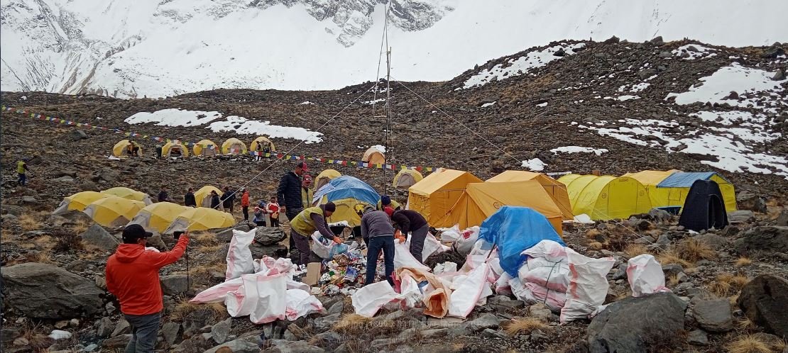 हिमालमा फोहर संकलन