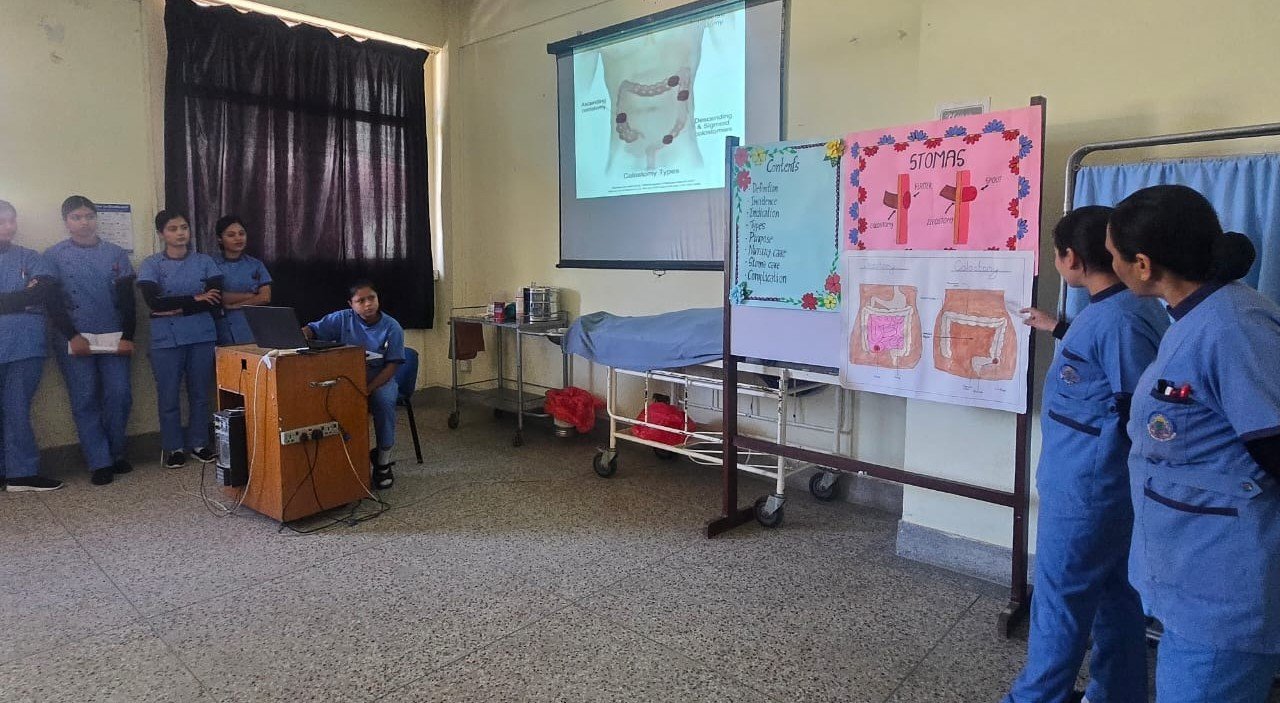 नेपाल मेडिकल कलेजका नर्सहरूलाई स्टोमा केयरसम्बन्धी प्रशिक्षण