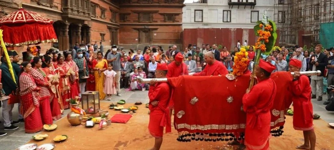 आज घर–घरमा शास्त्रीय विधिअनुसार शुभसाइतको प्रतीक फूलपाती भित्र्याएर मनाइँदै
