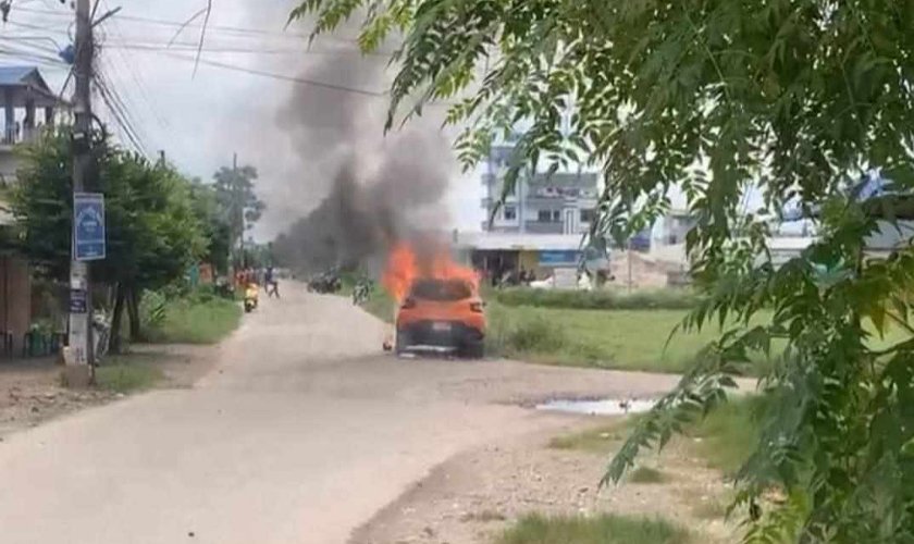 रेल मार्गको सर्भे गर्न आएको टोलीको  गाडीमा आगजनी