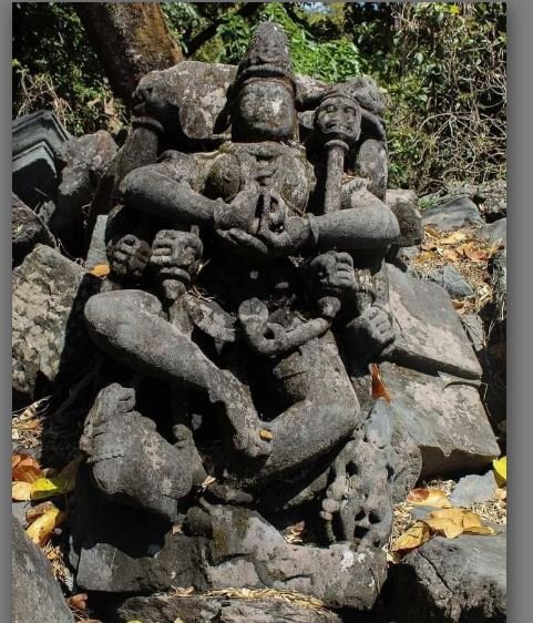 संरक्षणको पर्खाइमा उकु महलको भग्नावशेष
