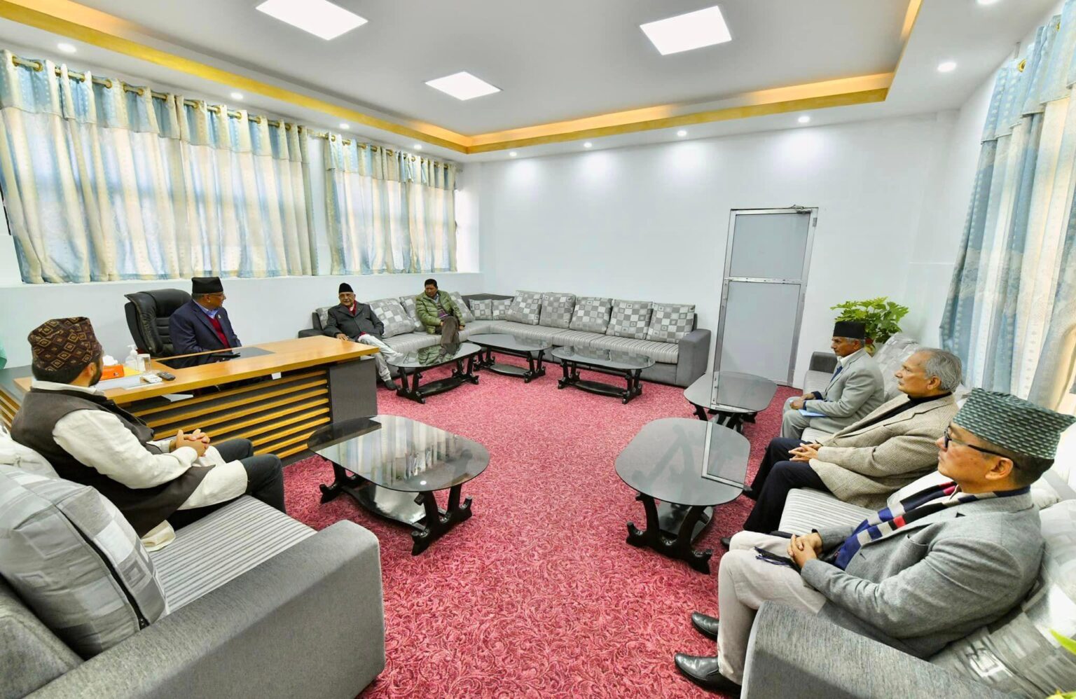 मन्त्रिपरिषद् विस्तारलगायतका विषयमा छलफल गर्न सत्ता गठबन्धनको बैठक बस्दै