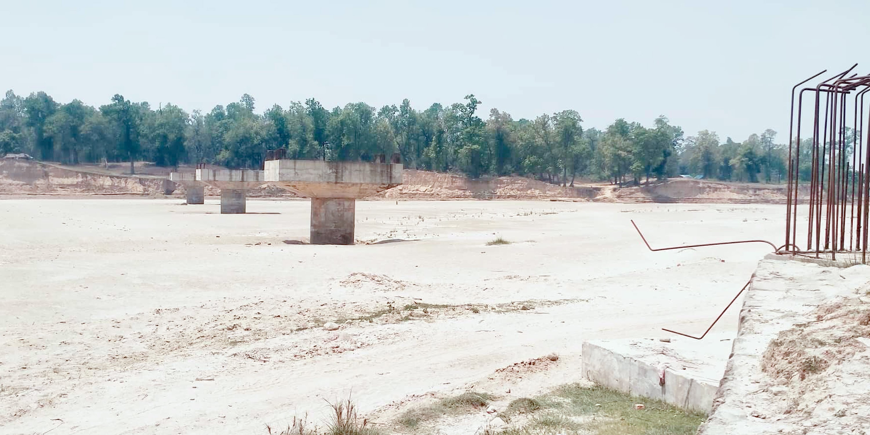निर्माणाधीन पुल