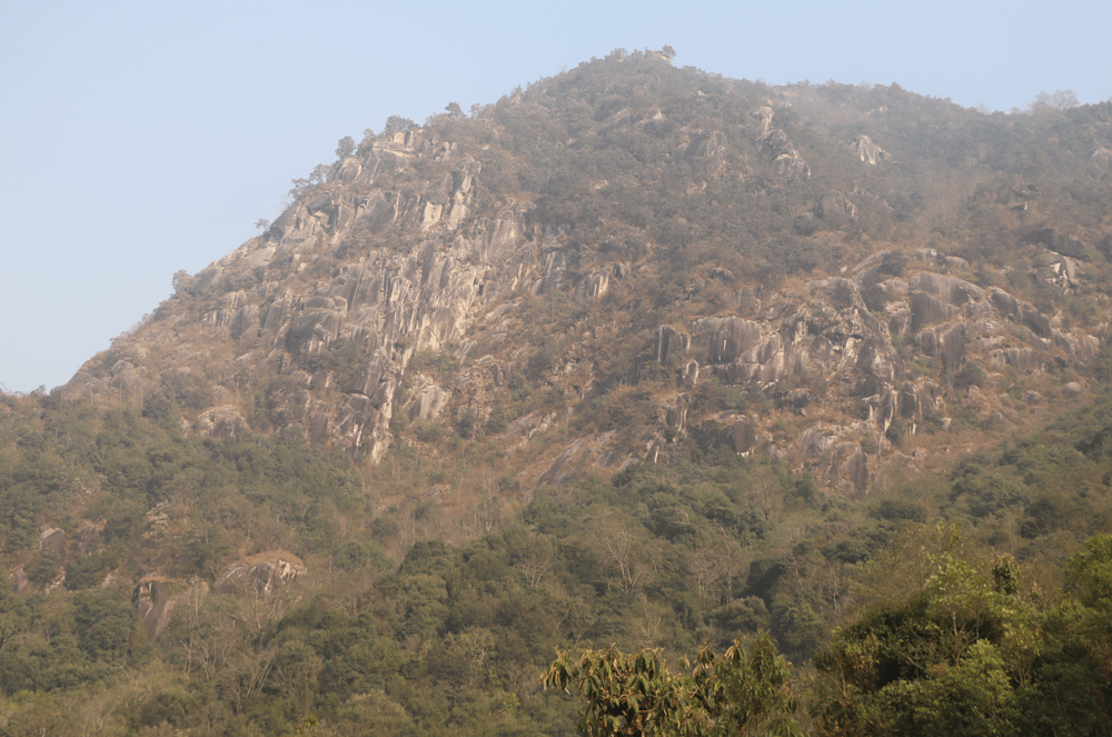 भोजपुरको ऐतिहासिकस्थल ‘गोल्मे राजा, गोल्मे रानी’ पर्यटकको पर्खाइमा