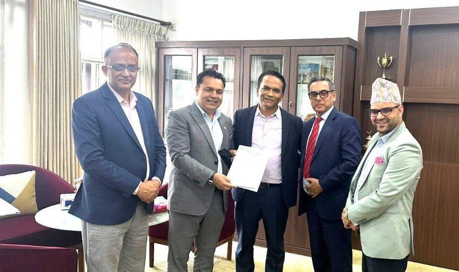 गैरआवासीय नेपाली संघका प्रतिनिधि र गभर्नर पौडेलबीच भेटवार्ता