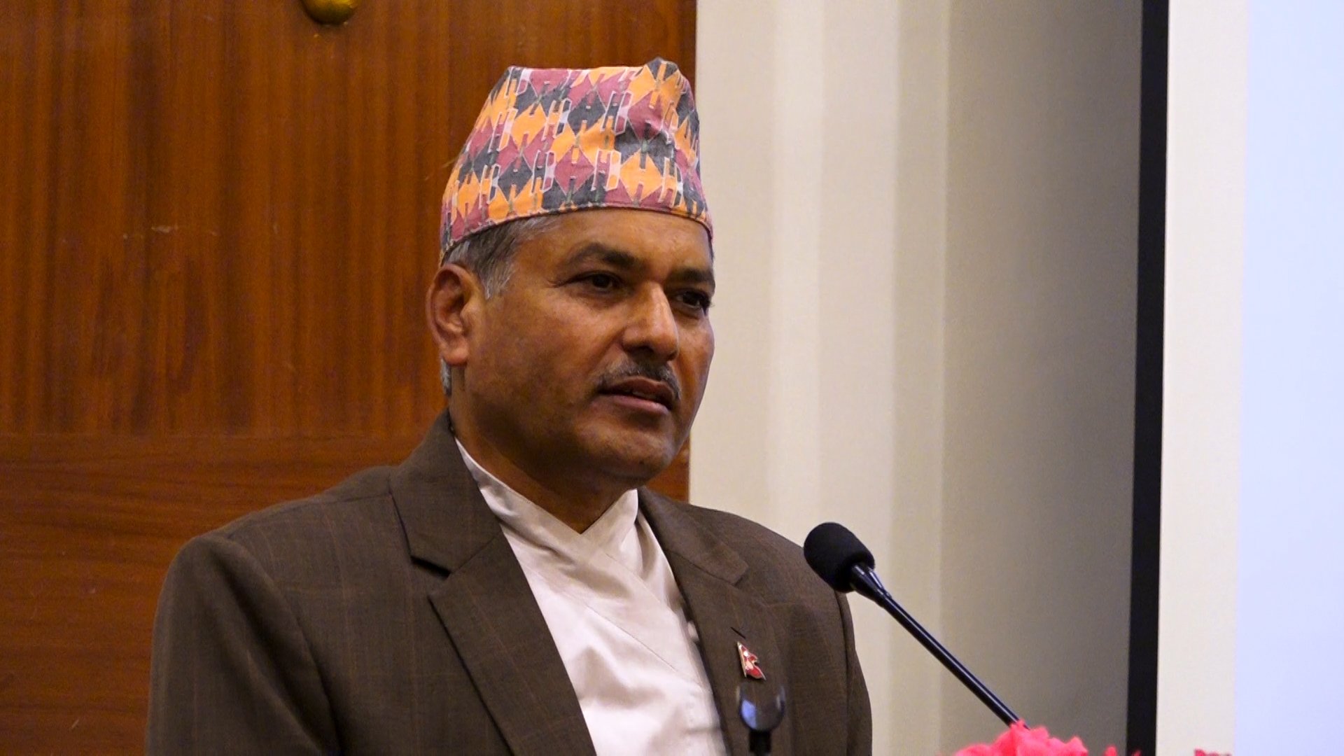 राष्ट्र बैंकले मौद्रिक नीति बनाउँदा क्षमताभन्दा ठूलो भारी बोक्न सक्दैन: गभर्नर अधिकारी