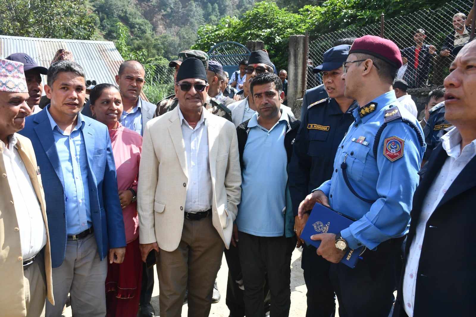 तीन वटै सरकारको विपत्तिमा काम गर्नुपर्ने :  गृहमन्त्री लेखक