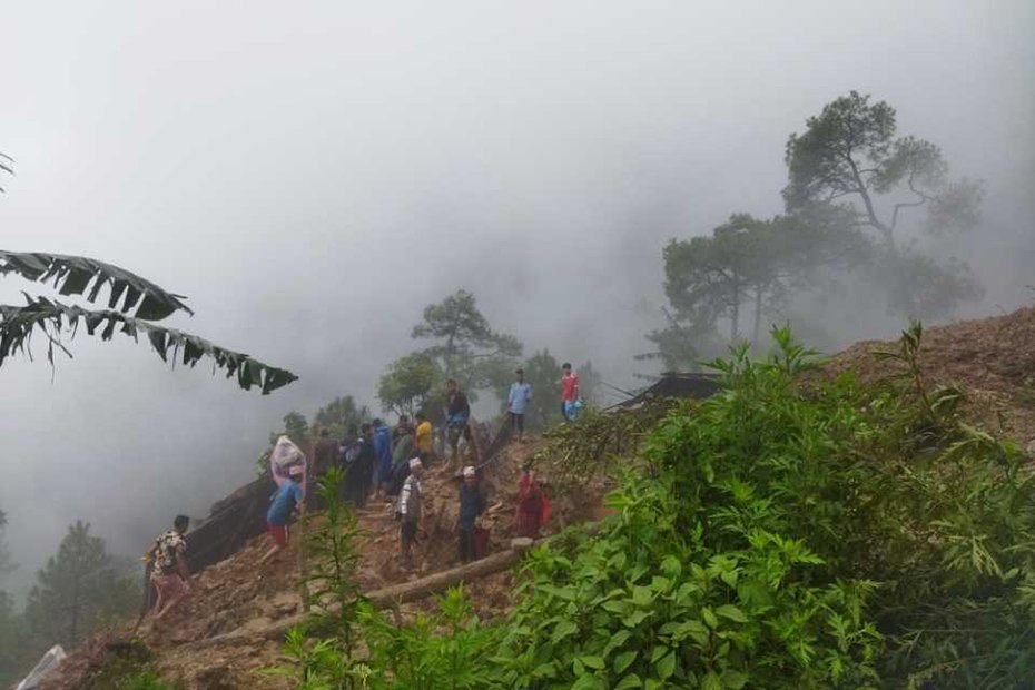 गुल्मीमा पहिरोले दुई घर पुरिंदा चार जनाको मृत्यु
