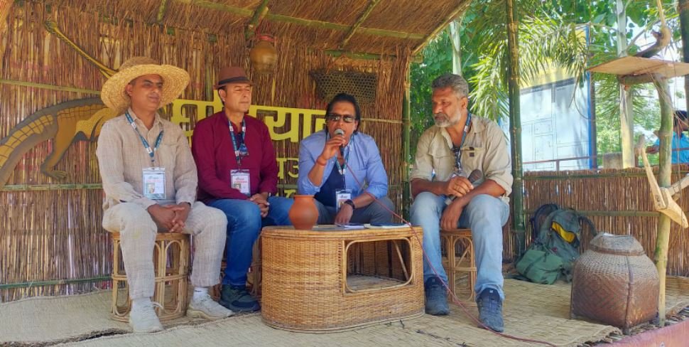 काव्य उत्सवमा महानायक हमाल