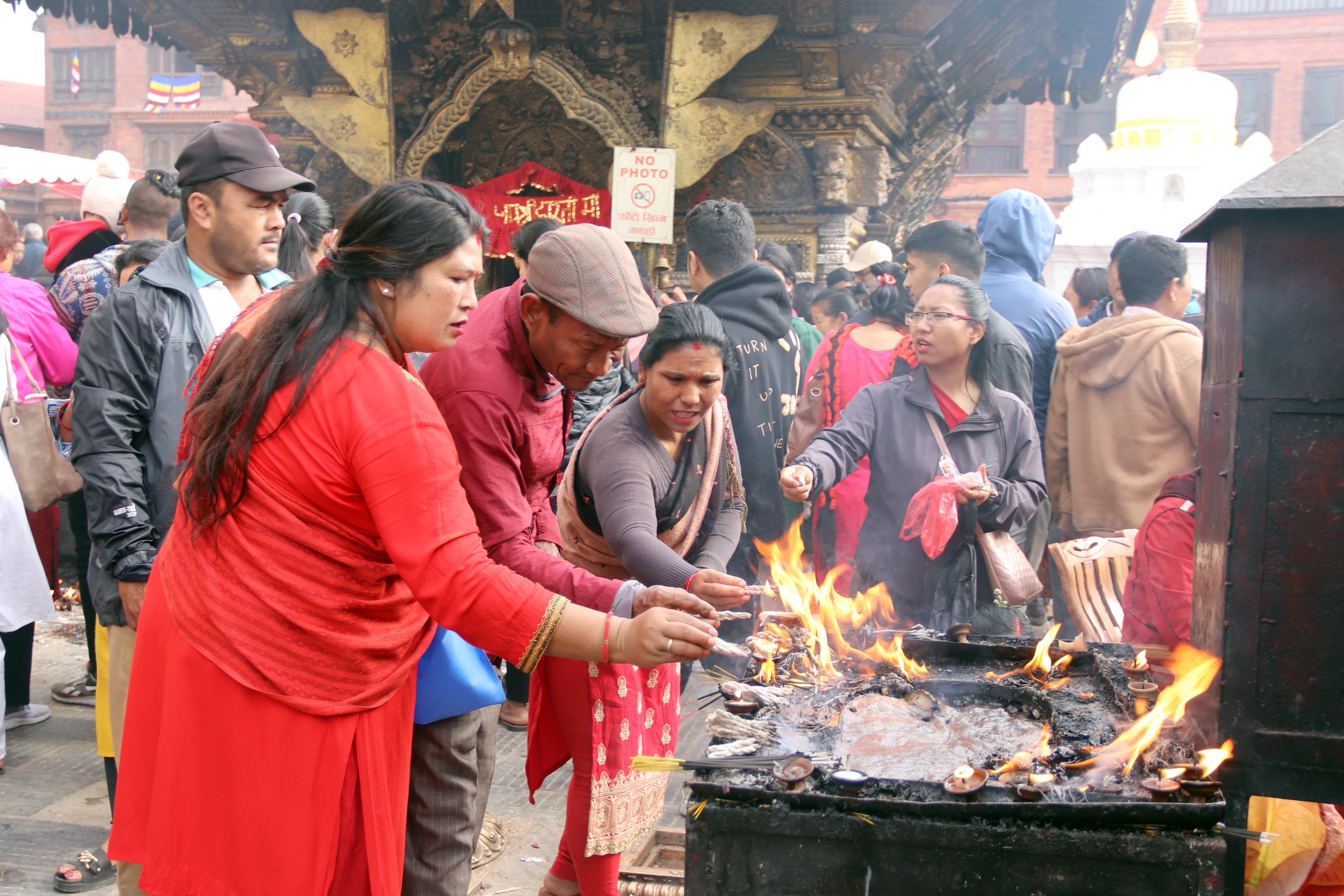 स्वयम्भूमा भक्तजन