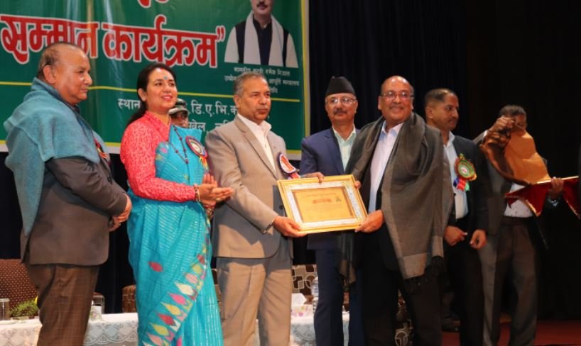 युवा उद्यमी आयुश केडिया सम्मानित