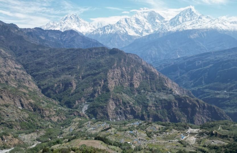 बेग गाउँ र अन्नपूर्ण हिमाल