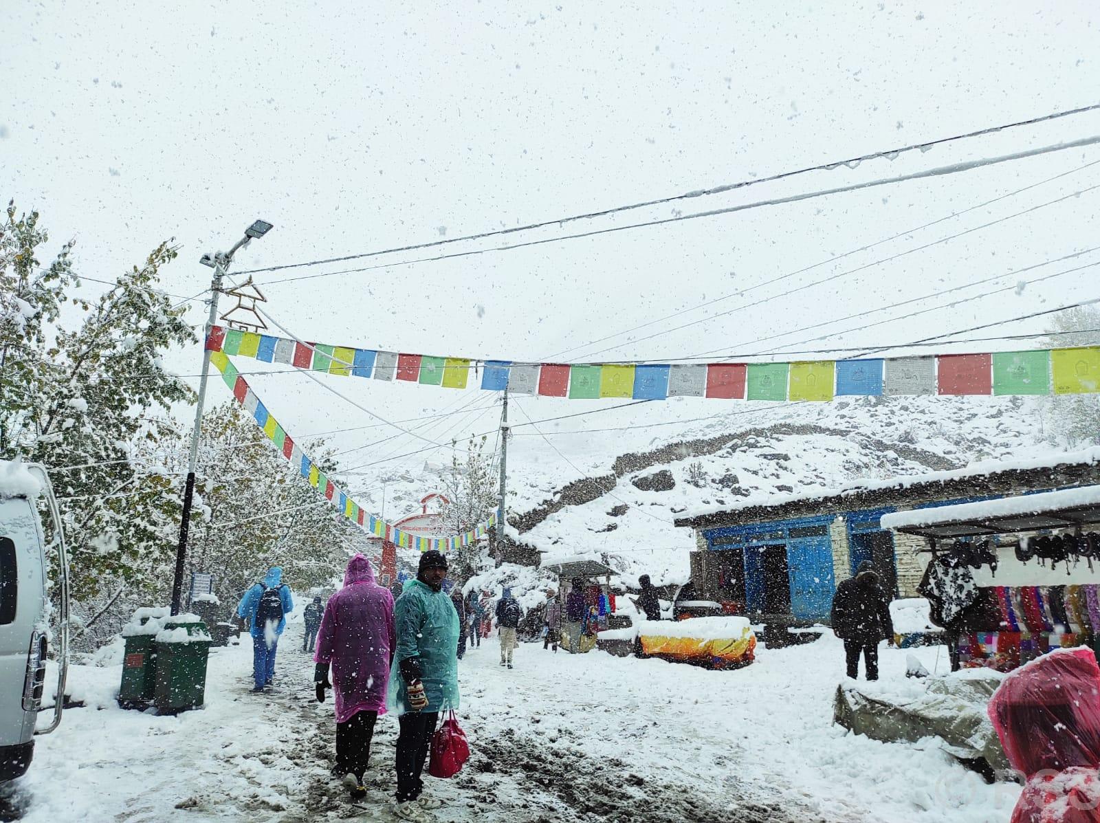 मुस्ताङमा भारी हिमपात, कागबेनीदेखि मुक्तिनाथसम्मको यात्रा नगर्न आग्रह