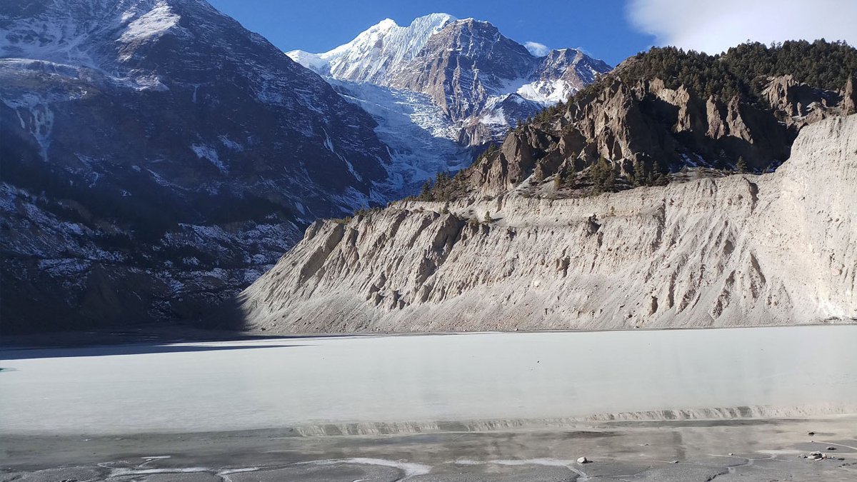 जम्न थाले मनाङका नदी र ताल, जमेको तालमाथि हिँडेर पर्यटकले गर्छन् नौलो अनुभव