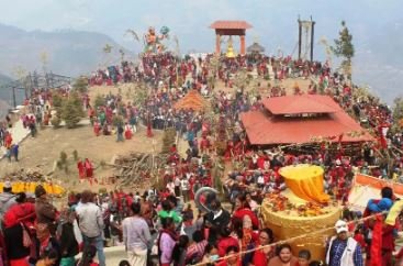 धार्मिक पर्यटकको भिड