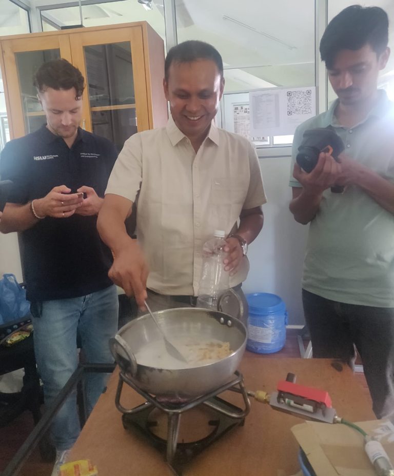 नेपालमै पहिलो पटक हाइड्रोजनबाट बल्यो चुलो, खाना पाक्यो