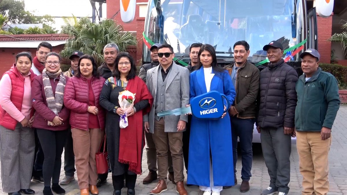 आर्क्स ग्रुपद्वारा भेन्चर ट्राभल्सलाई हाइगर बस हस्तान्तरण