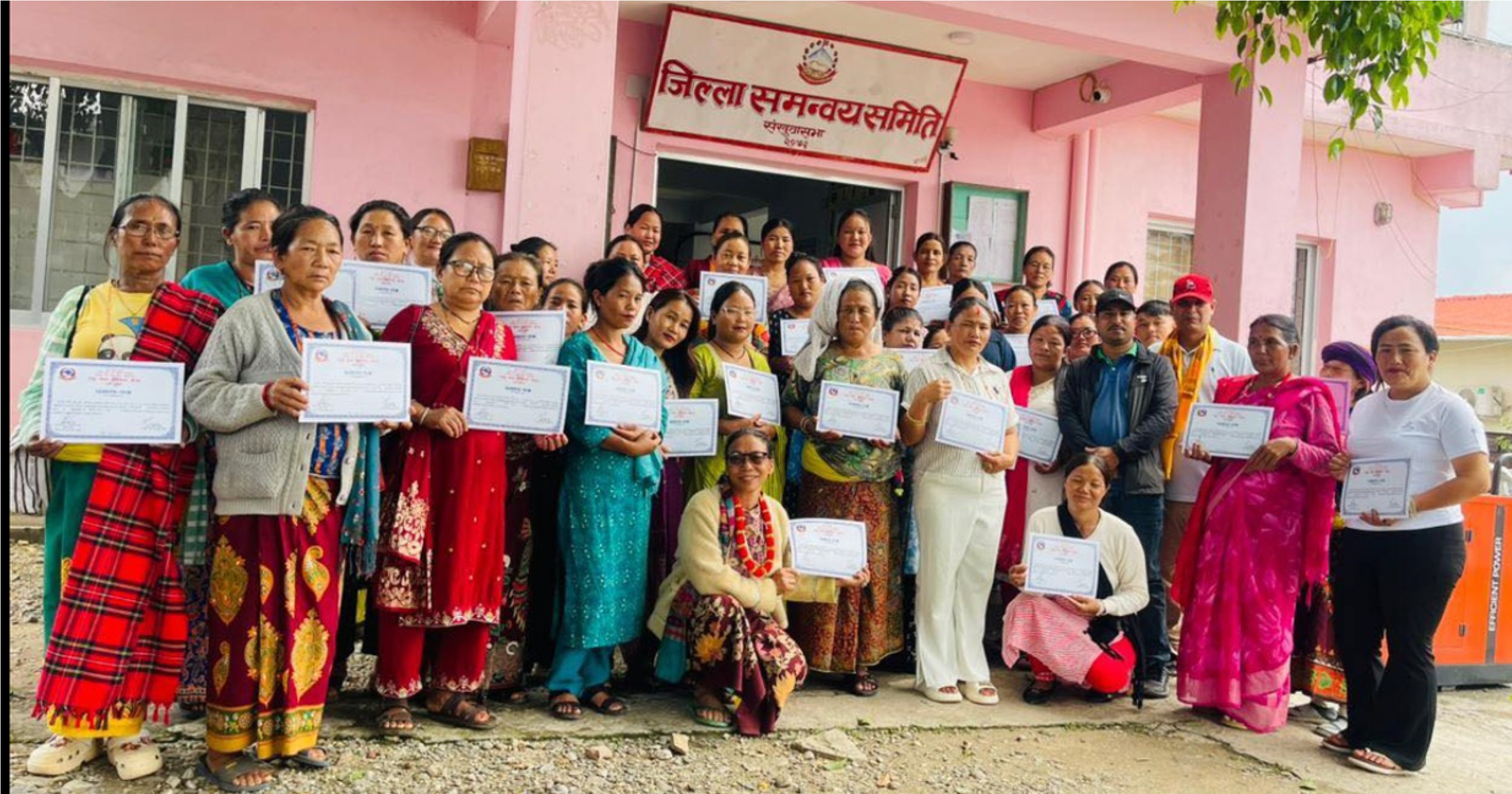 पशु सेवा तालिम केन्द्र द्घारा व्यवसायिक गाई तथा कुखुरा पालन तालिम प्रदान