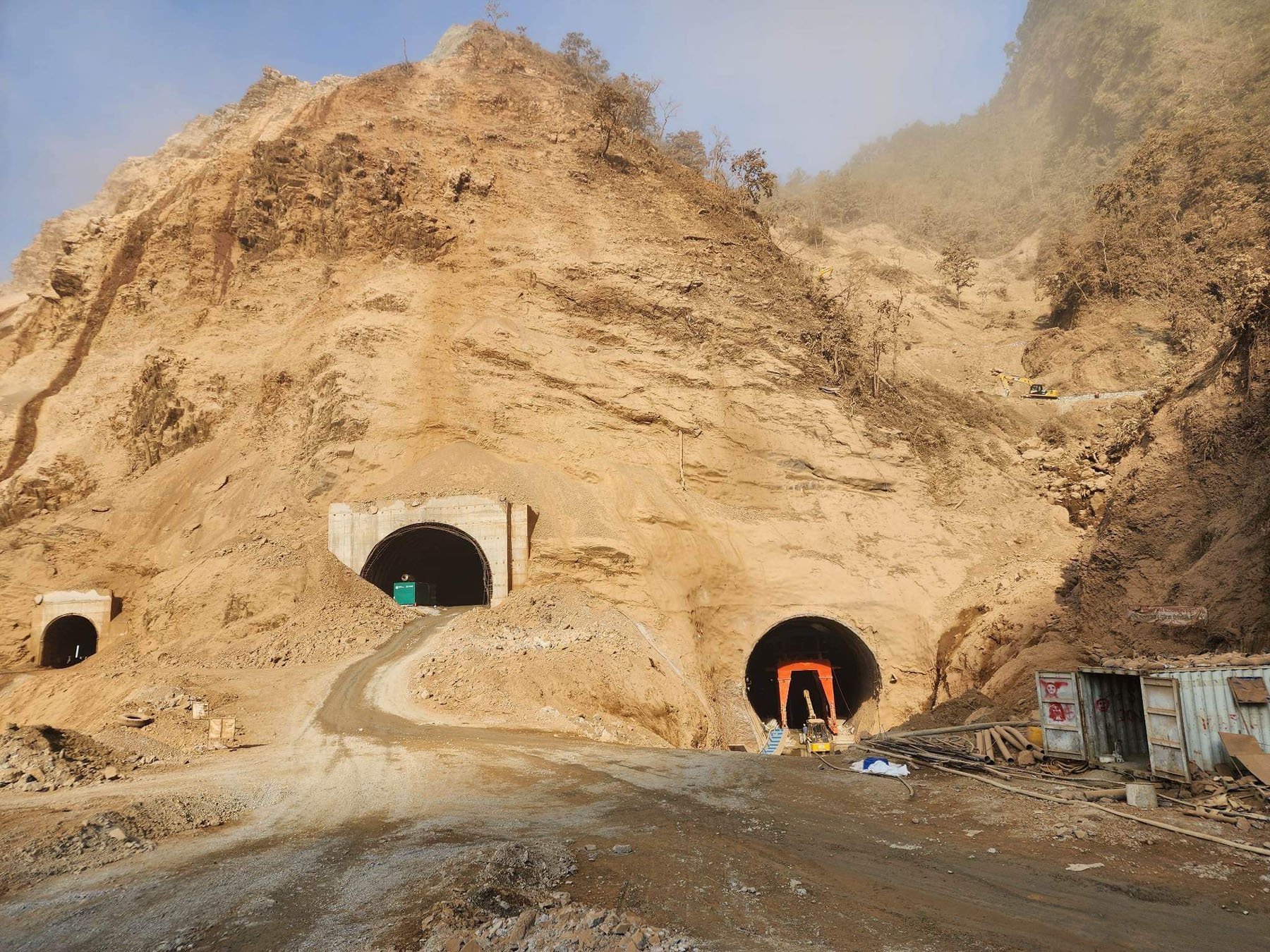 डाइभर्सन टनेल ब्रेक थ्रु