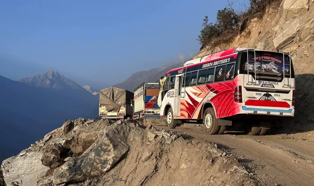 सल्लेरीबाट सुर्केसम्म यातायात सेवा सञ्चालन,  खुम्बु क्षेत्रका लागि कोशेढुङ्गा सावित