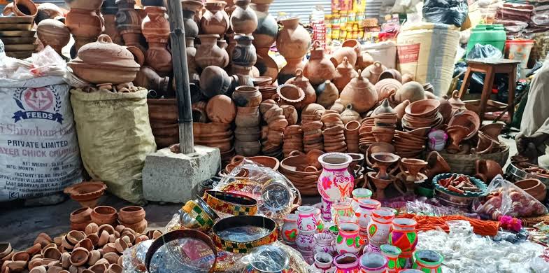 चाडपर्व नजिकिँदै जाँदा माटो र बाँसको सामग्रीको माग बढ्यो