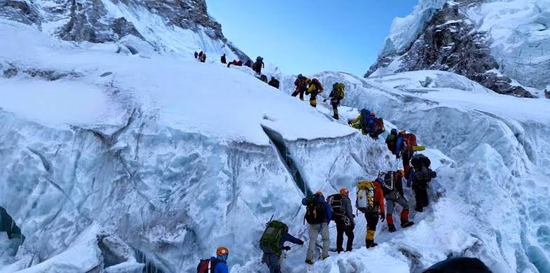 शरद् ऋतुमा ४४ हिमाल आरोहण गर्न ७६ देशका आरोहीलाई अनुमति