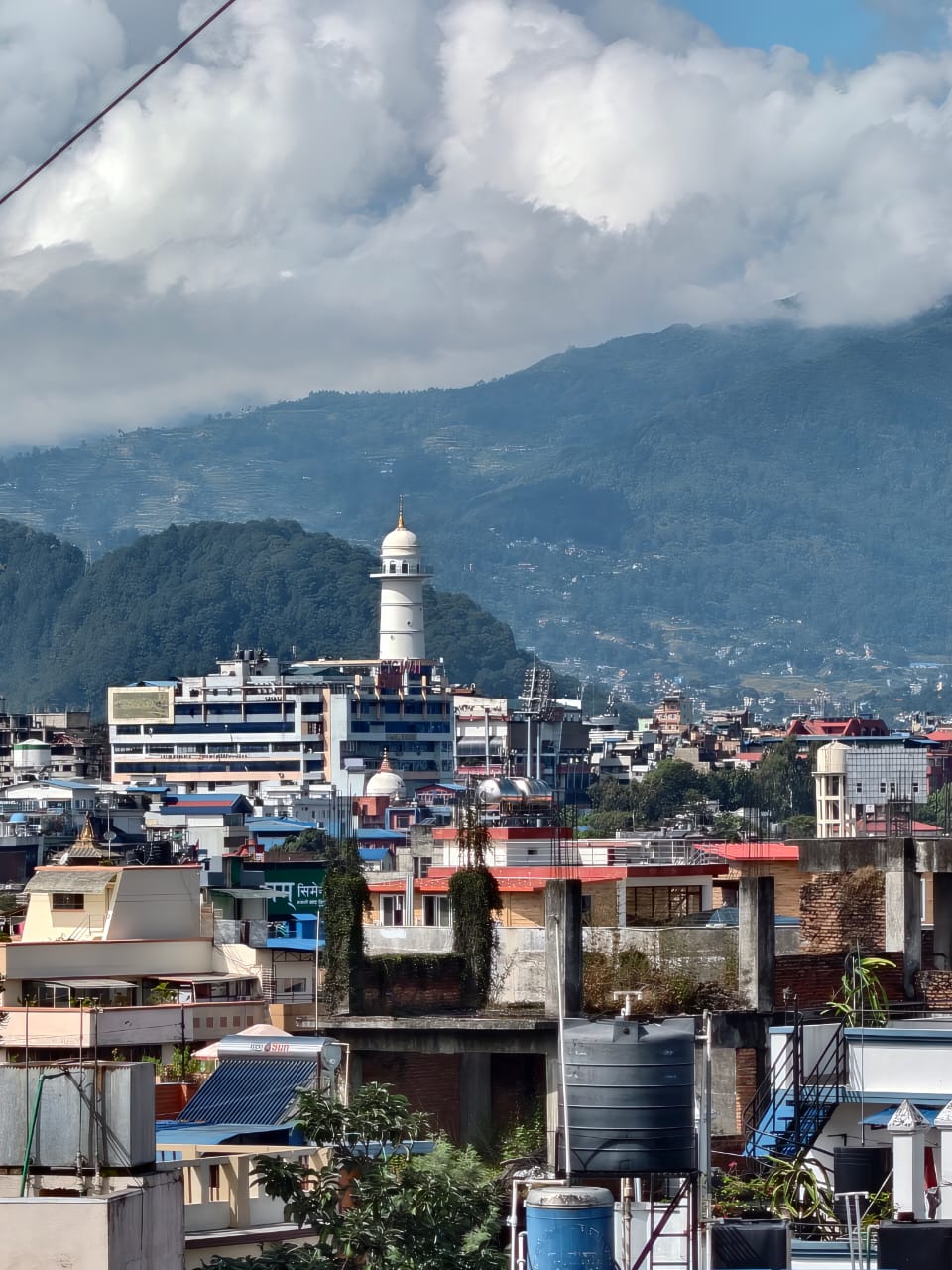 वर्षा रोकिएपछि खुल्यो काठमाडौंको आकाश (तस्बिरहरु)