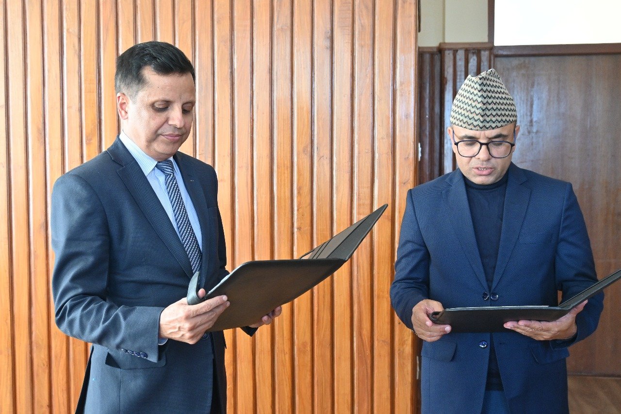 राष्ट्रिय बीमा कम्पनीको अध्यक्ष निर्मल ढकालले लिए पद तथा गोपनीयताको शपथ