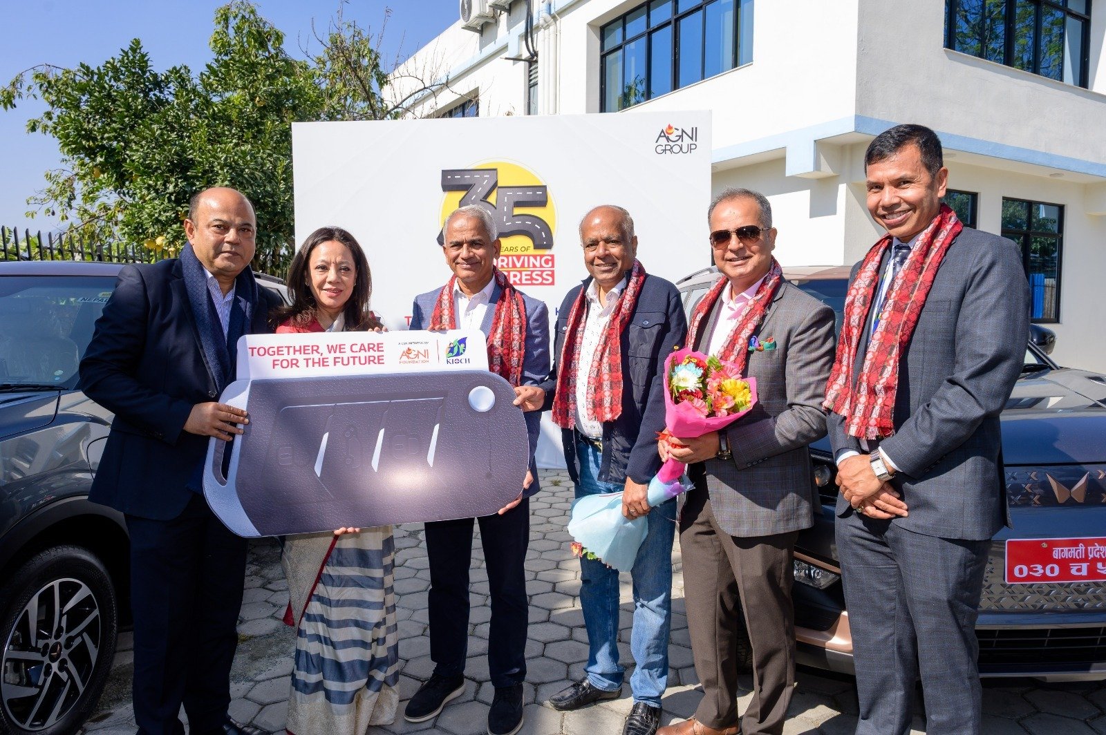 अग्नि फाउण्डेशनद्वारा काठमाडौं इन्स्टिच्युट अफ चाइल्ड हेल्थलाई महिन्द्राका दुई इलेक्ट्रिक एसयूभी हस्तान्तरण
