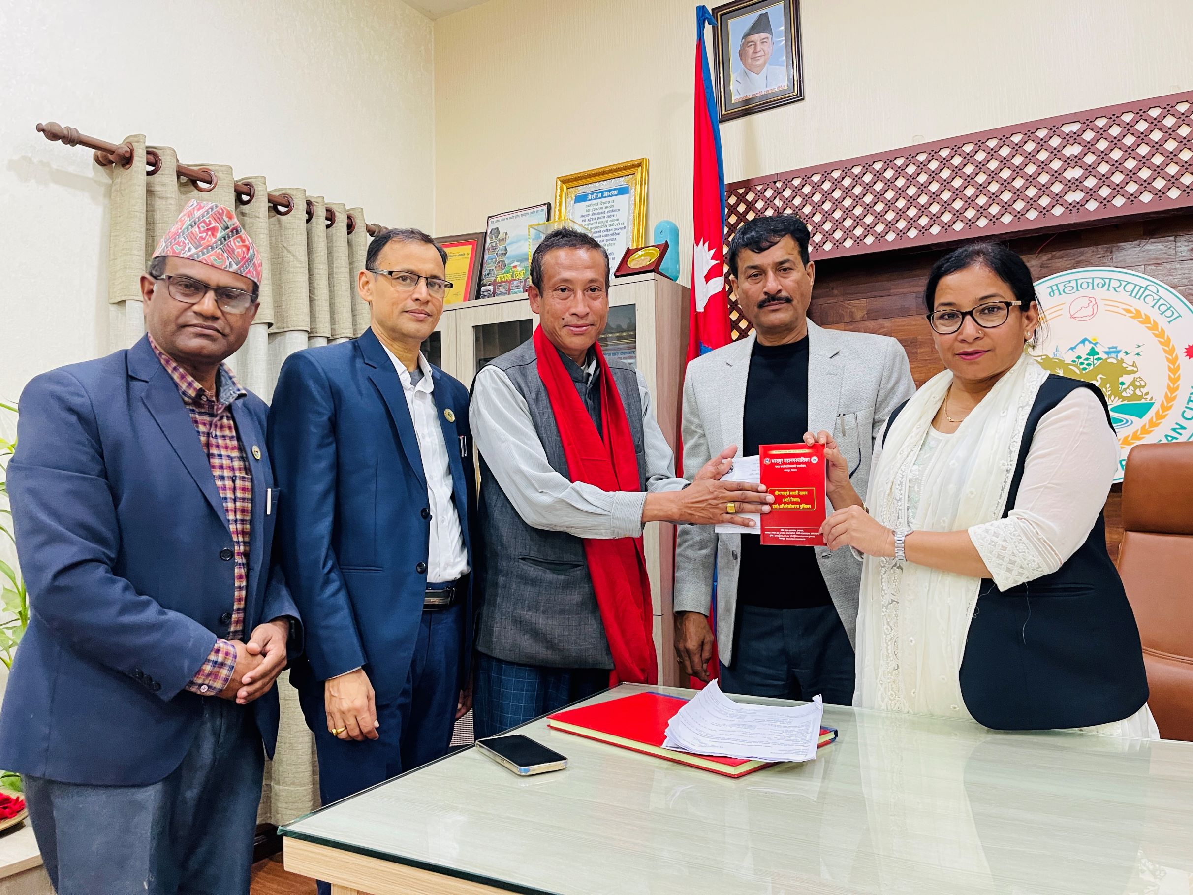 भरतपुर महानगरद्वारा तीन पाङ्ग्रे अटोको रुट परमिट दिन सुरु