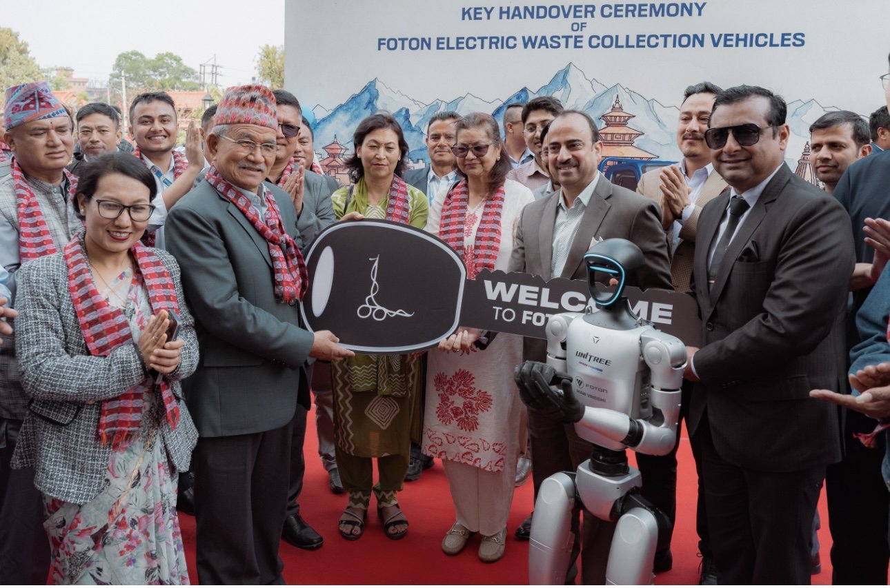 ललितपुर महानगरलाई ११ थान फोटोन TM1 हस्तान्तरण, नेपालमै पहिलो पटक फोहोर संकलनका लागि इलेक्ट्रिक गाडी प्रयोग हुने