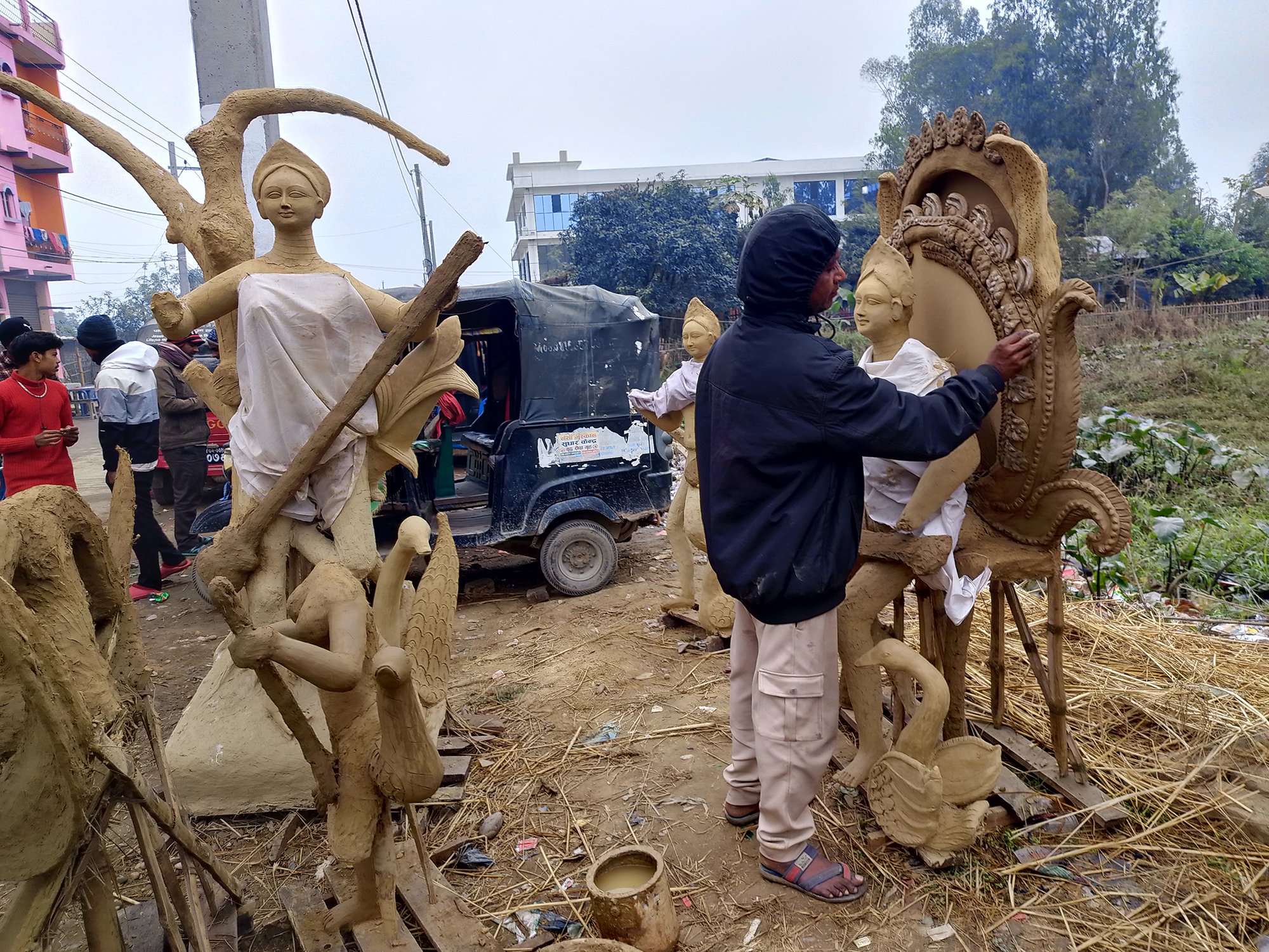 सरस्वती पूजाको रौनकः मूर्तिकारलाई दिनरात भ्याइनभ्याई