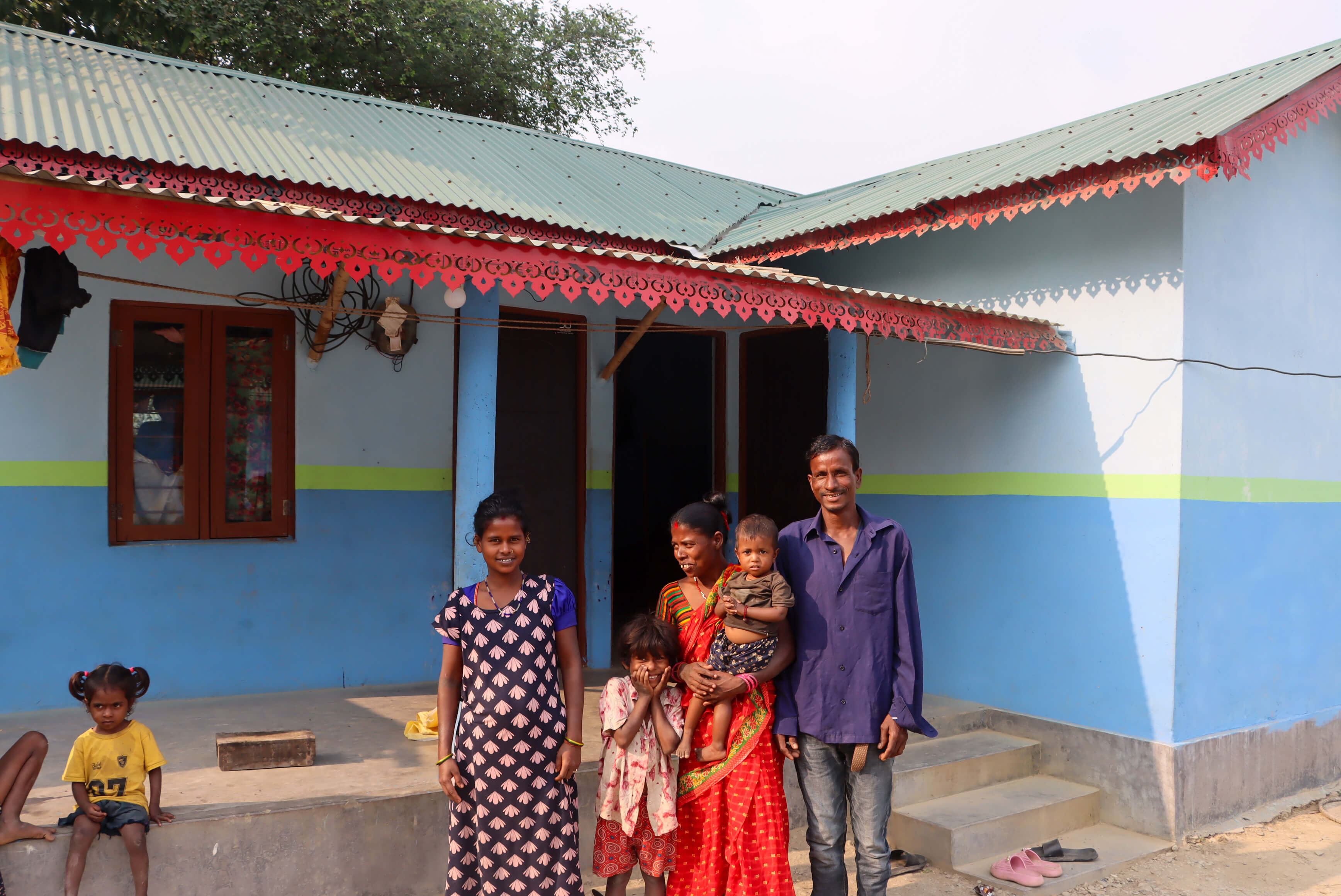 पूर्वमन्त्री भगवति चौधरीको पहलमा निर्मित एक सय सुरक्षित घरहरू हस्तान्तरण
