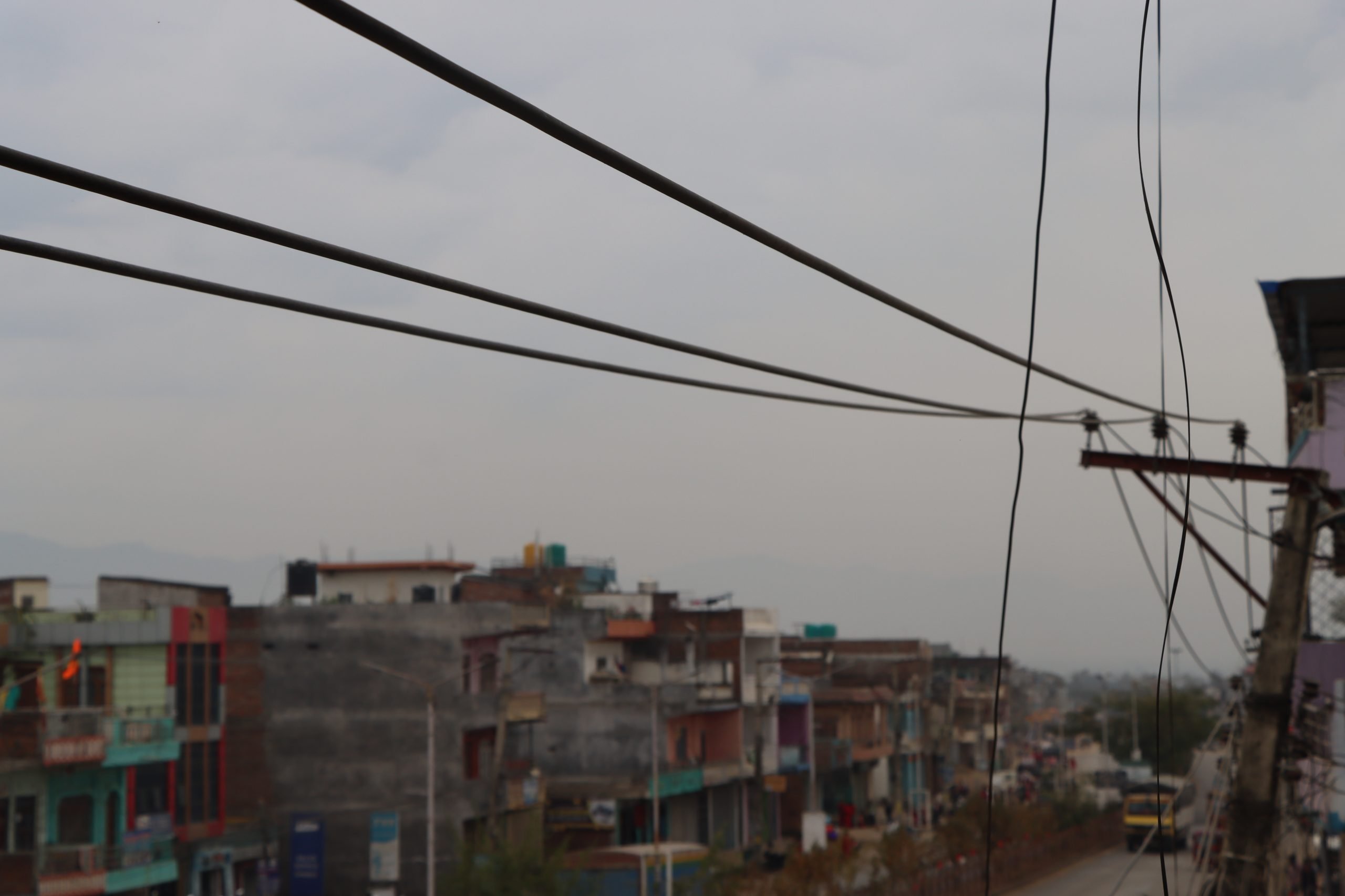 तुलसीपुर बजार क्षेत्रका विद्युतका तार फेरियो