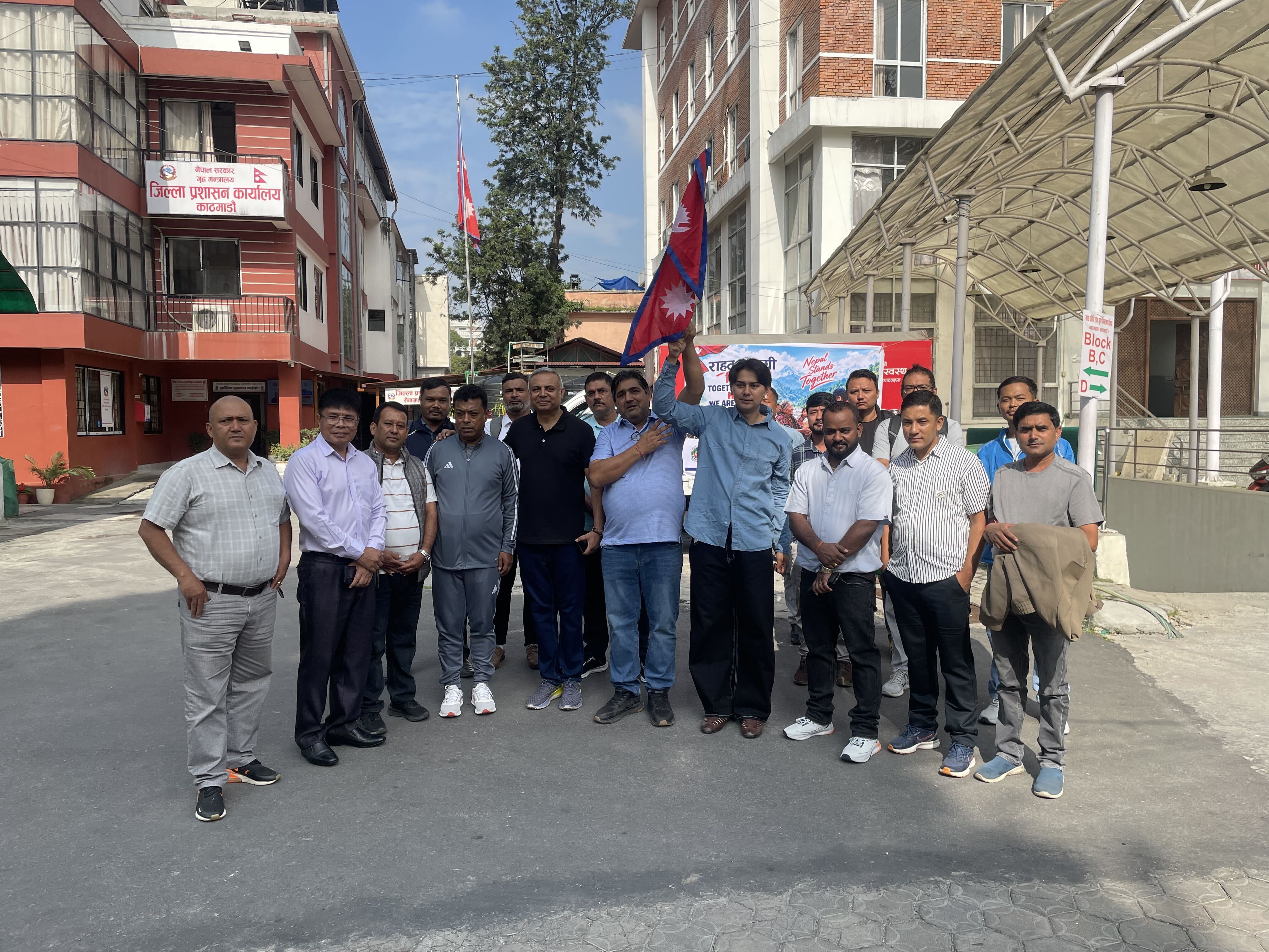 Delhi Mahal Groupसहित चार संस्थाको पहलमा बाढीपीडितलाई ११ लाखको राहत
