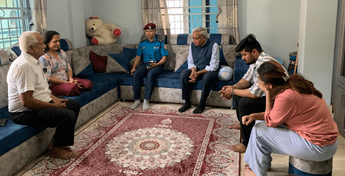 भारतीय राजदूतले श्रीवास्तवले भेटे पहलगाममा मारिएका सुदीप न्यौपानेको परिवार