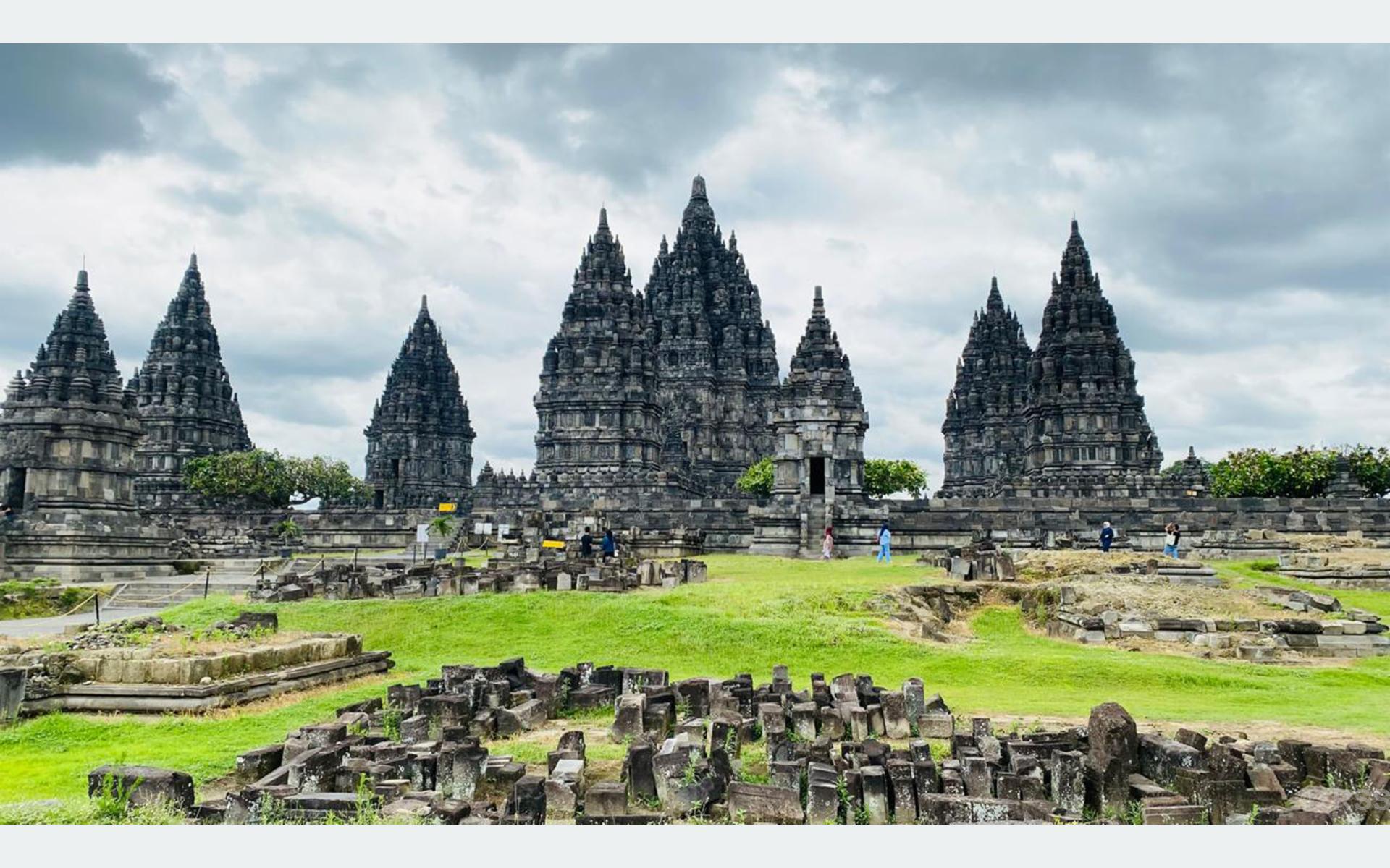 प्राम्बानन मन्दिर (तस्बिर)