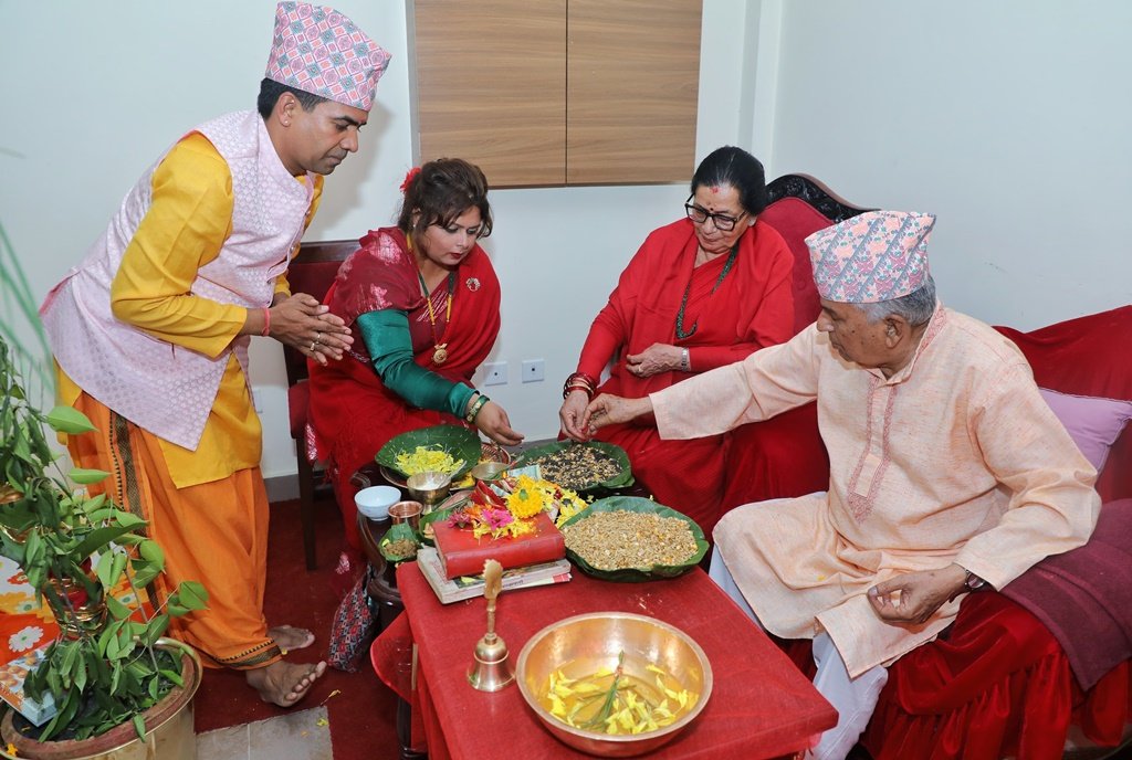 दुर्गा पक्ष सुरु : बडादसैंको रौनक बढ्यो, आज घरघरमा घटस्थापना गरिँदै