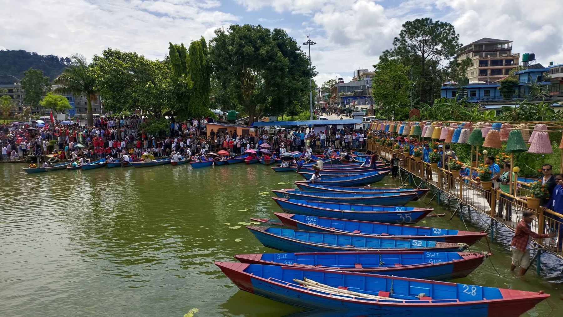 फेस्टिभल हर्न आएका दर्शक