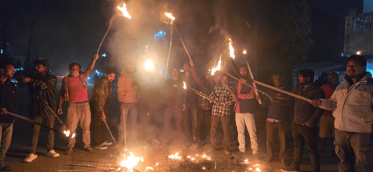नागरिकको 'लाइक' सरकारलाई 'डिसलाइक' !, सामाजिक सञ्जालसम्बन्धी विधेयकविरुद्ध जनकपुरमा मसाल जुलुस