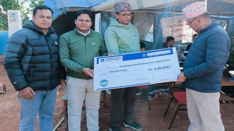 भूकम्प पीडितलाई ज्योति विकास बैङ्कको ५ लाख सहयोग हस्तान्तरण