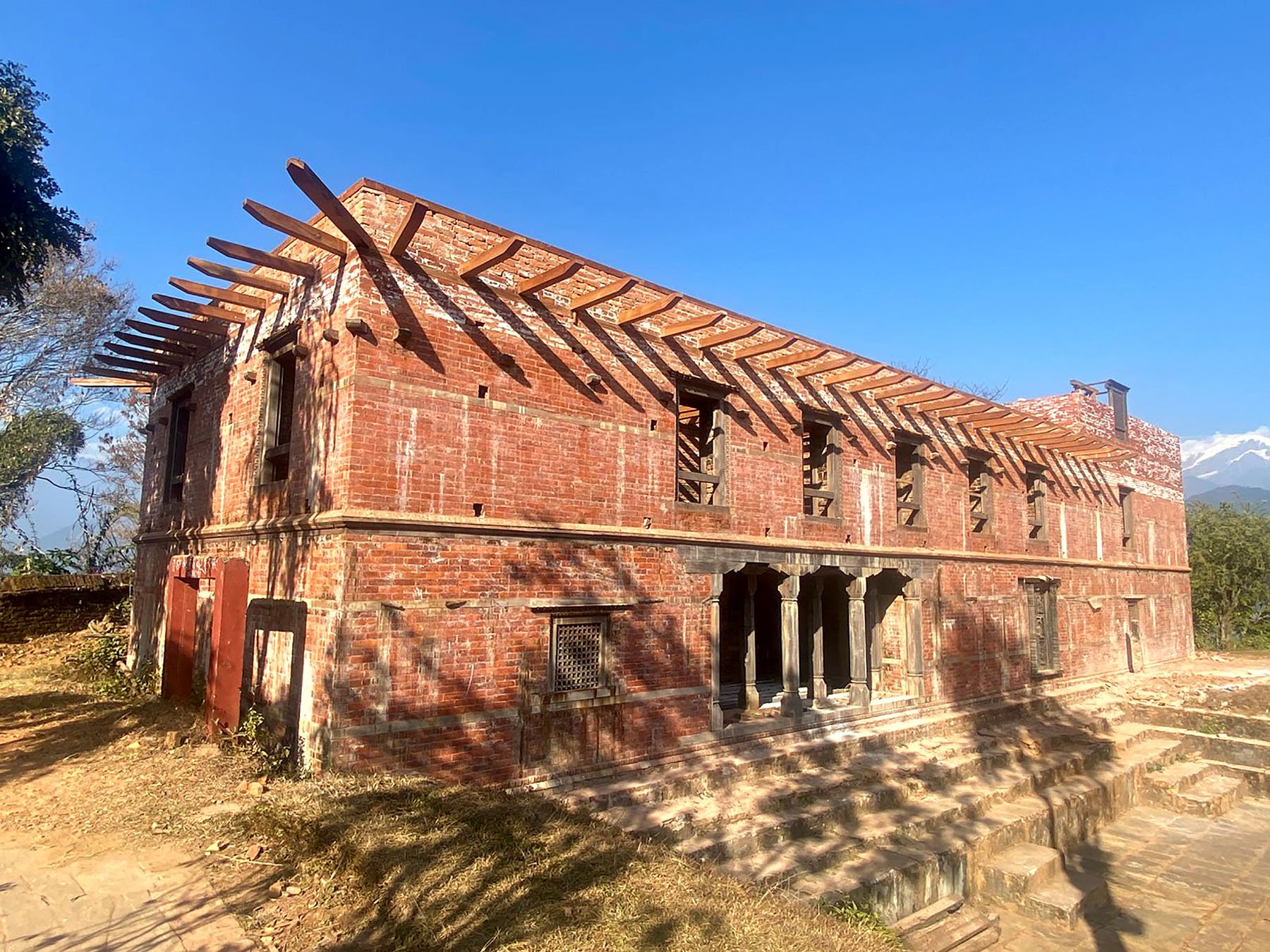 निर्माणाधीन लमजुङ दरबार (तस्बिर)