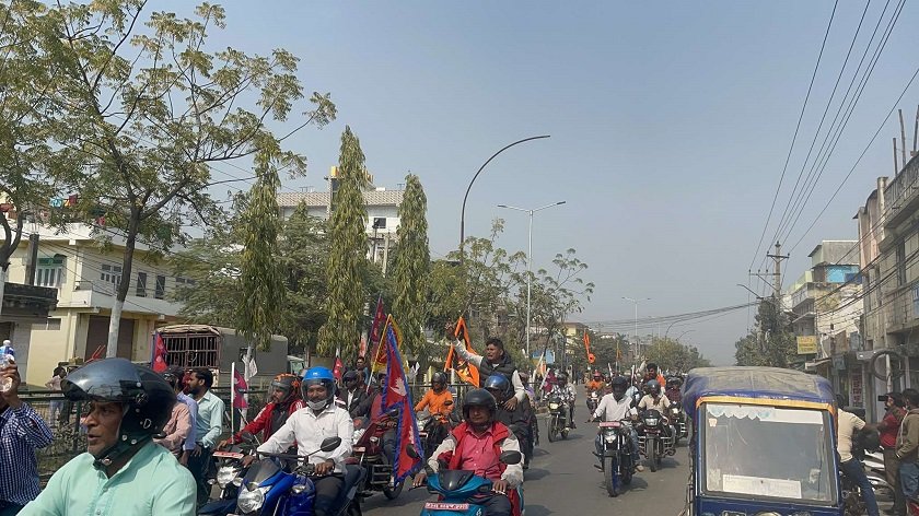 राजा ल्याउन माग गर्दै वीरगन्जमा मोटरसाइकल र्‍यालीसहित प्रदर्शन