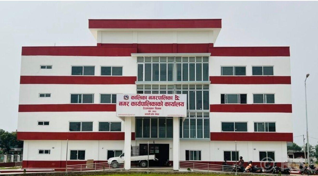 चारपटक म्याथ थपेर कालिका नगरपालिकाको प्रशासकीय भवन सम्पन्न, निर्माण कम्पनीलाई एक करोड १६ लाख जरिवाना
