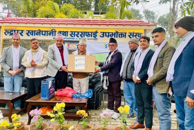 कामना सेवा विकास बैंकद्वारा रुद्रपुर खानेपानी संस्थालाई कम्प्युटर हस्तान्तरण