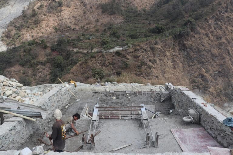 म्याग्दी नदीमा तीन सय तीन मिटर लामो झोलुंगे पुल निर्माण सुरु, आवतजावत र कृषि उन्नतिका लागि सहज हुने