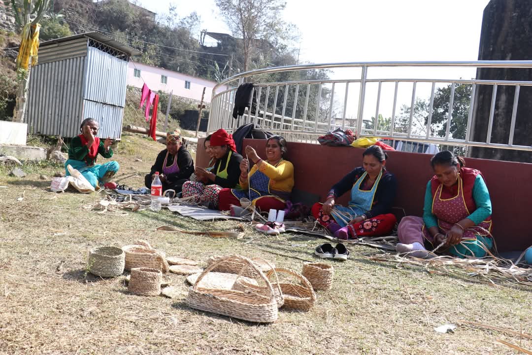 केराको थम्बाबाट हस्तकला: तनहुँका महिलाको सिर्जनशील कदम