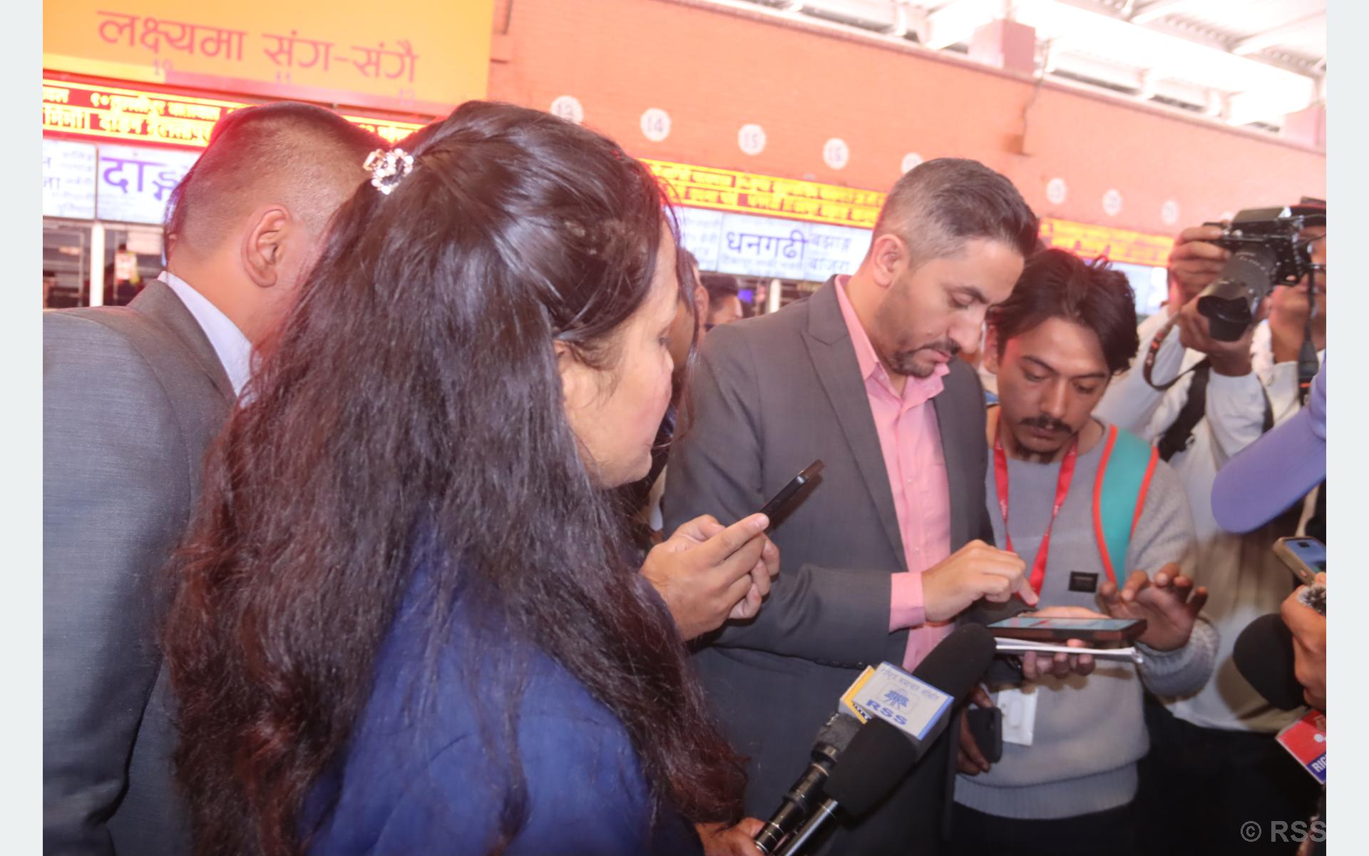 सञ्चारमन्त्री खरेलद्वारा गोँगबु बसपार्कमा निःशुल्क इन्टरनेट सेवा शुभारम्भ