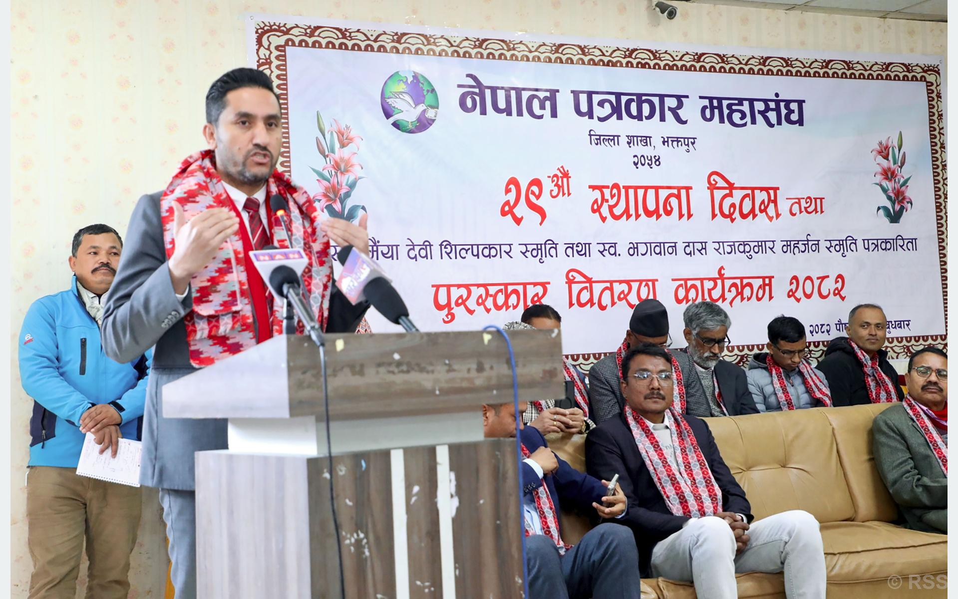 जिम्मेवार र जवाफदेही पत्रकारिता गर्न सञ्चारमन्त्री खरेलको अनुरोध